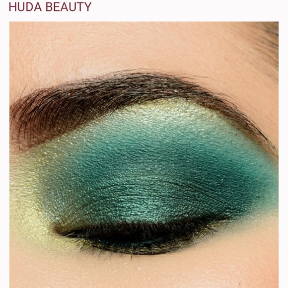 HUDA BEAUTY Other - HUDA BEAUTY EMERALD OBSESSIONS PALLETE